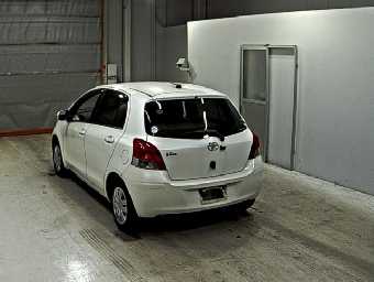 TOYOTA VITZ 2010 Image 2