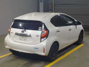 TOYOTA AQUA 2018 Image 2