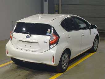 TOYOTA AQUA 2018 Image 2