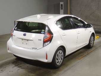 TOYOTA AQUA 2018 Image 2