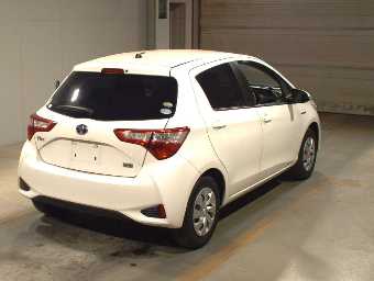TOYOTA VITZ 2018 Image 2