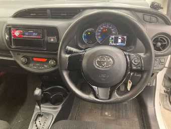TOYOTA VITZ 2018 Image 6