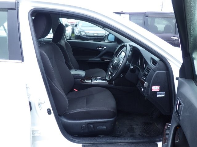 TOYOTA MARK X 2018 Image 28