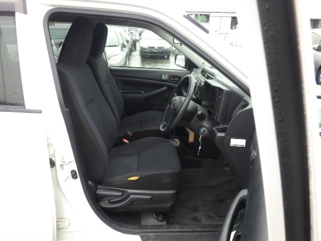 TOYOTA PROBOX 2018 Image 29