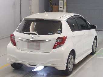 TOYOTA VITZ 2014 Image 2