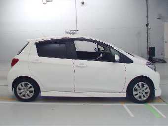 TOYOTA VITZ 2014 Image 3