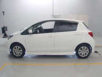 TOYOTA VITZ 2014 Image 4