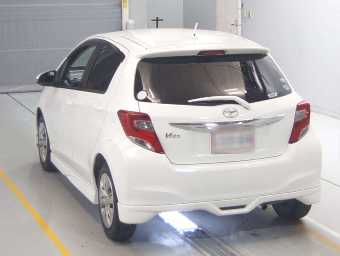 TOYOTA VITZ 2014 Image 6