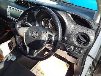 TOYOTA VITZ 2014 Image 7