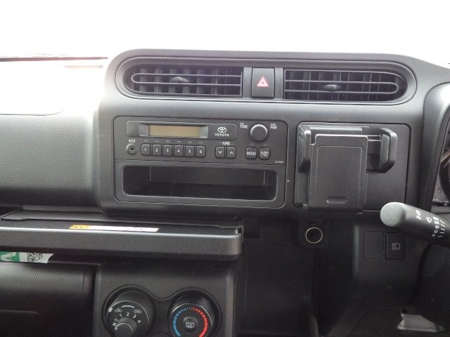 TOYOTA SUCCEED 2018 Image 19