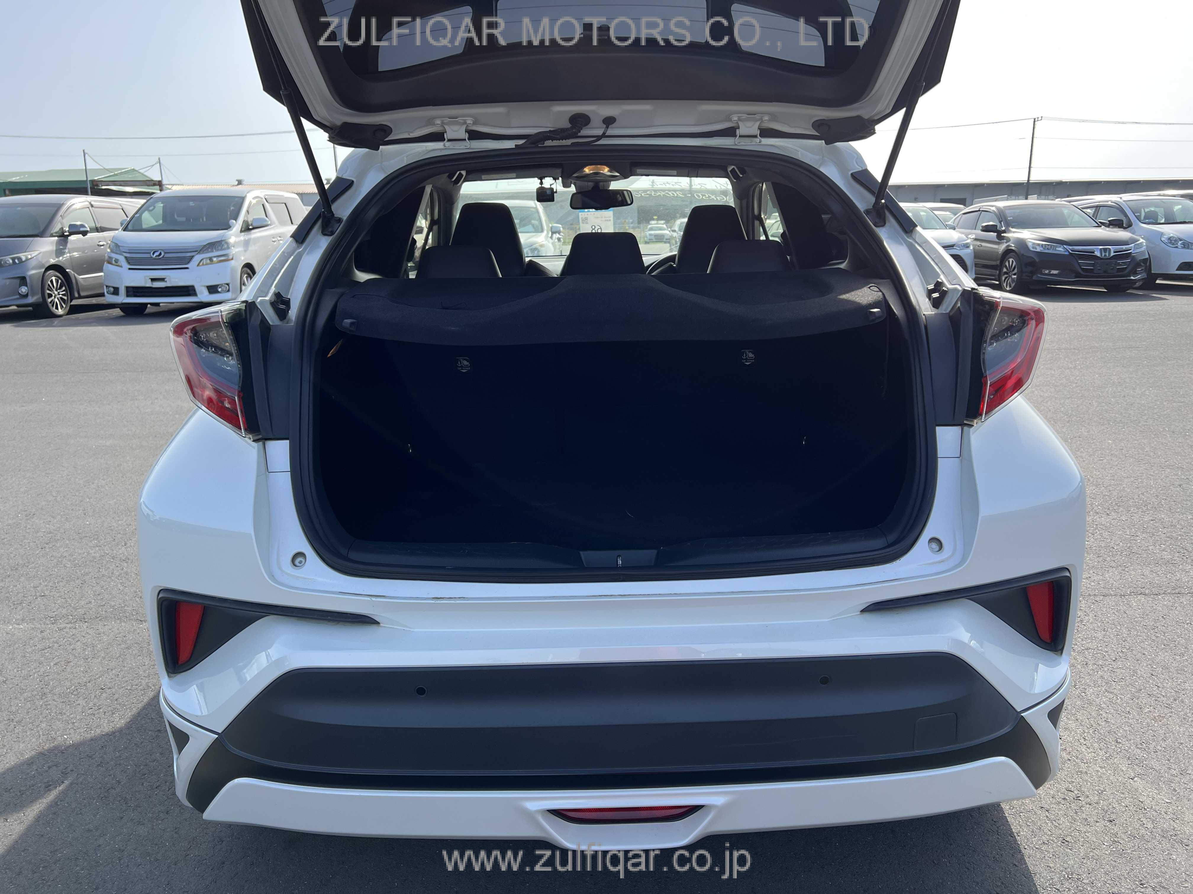 TOYOTA C-HR 2017 Image 22