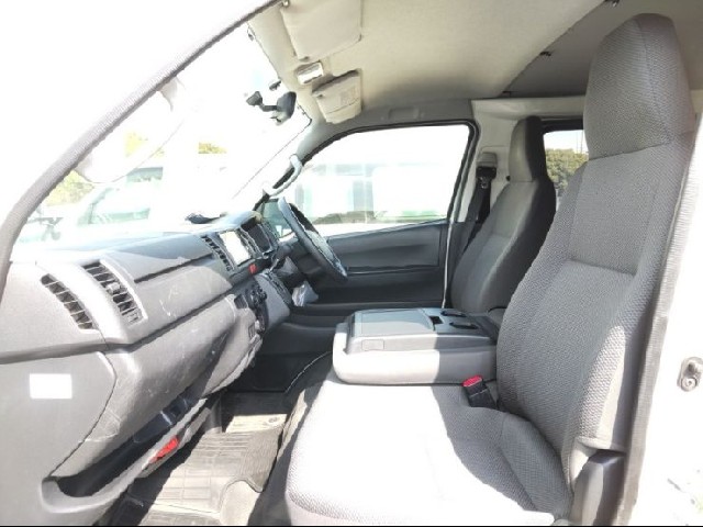 TOYOTA HIACE 2015 Image 20