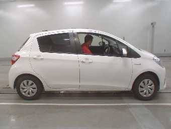 TOYOTA VITZ 2020 Image 3