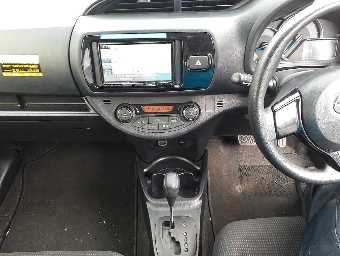 TOYOTA VITZ 2020 Image 9