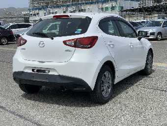 MAZDA DEMIO 2018 Image 9