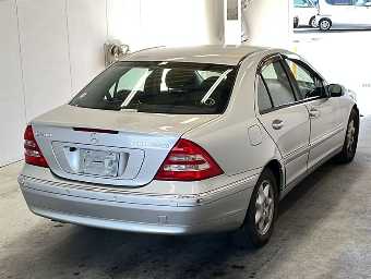MERCEDES BENZ C CLASS 2004 Image 2