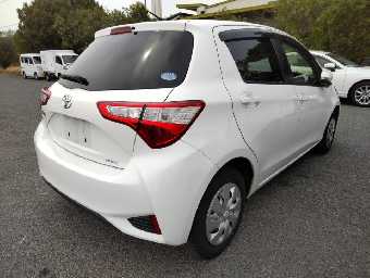 TOYOTA VITZ 2018 Image 2