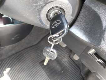 TOYOTA VITZ 2018 Image 13