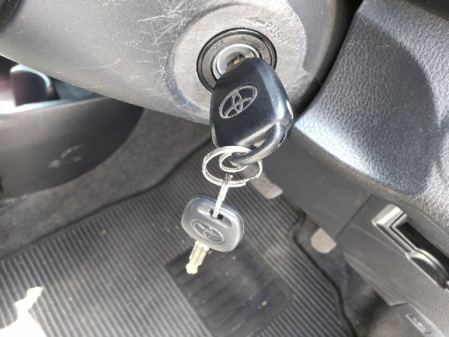 TOYOTA VITZ 2018 Image 19