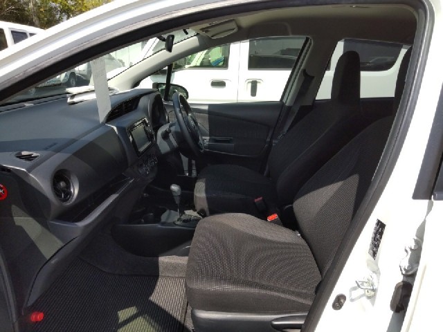 TOYOTA VITZ 2018 Image 20