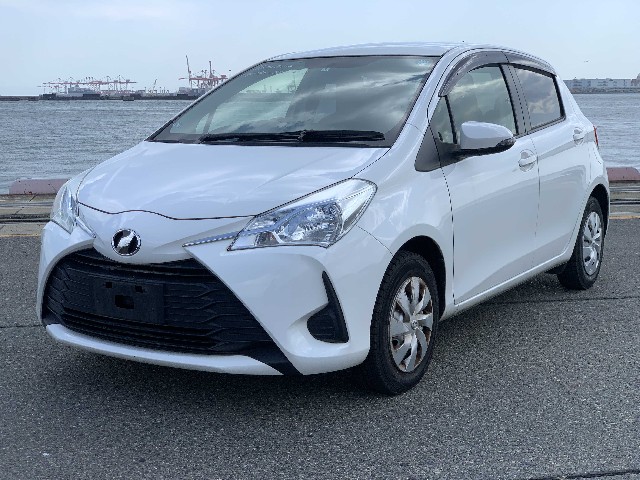 TOYOTA VITZ 2018 Image 21