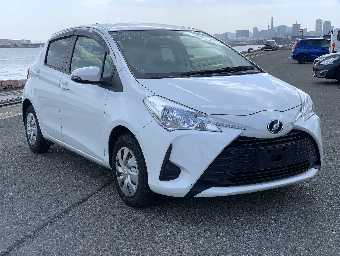 TOYOTA VITZ 2018 Image 16