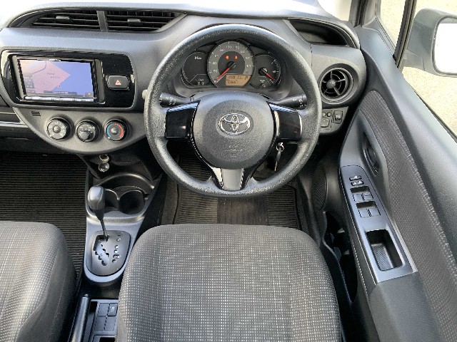 TOYOTA VITZ 2018 Image 25