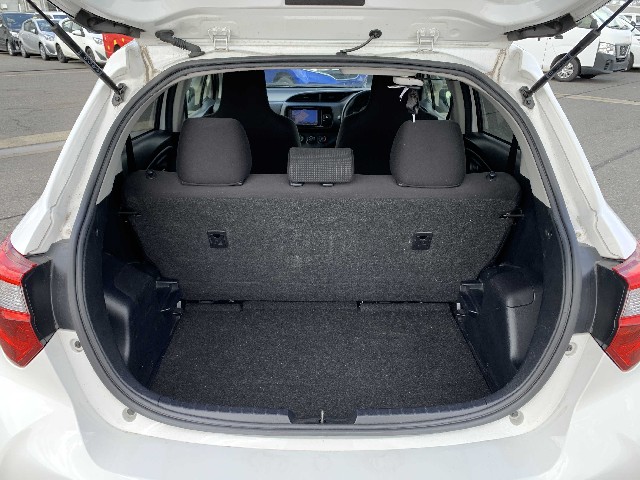 TOYOTA VITZ 2018 Image 26