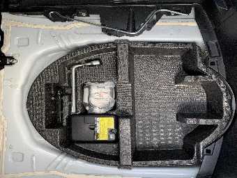 TOYOTA VITZ 2018 Image 21