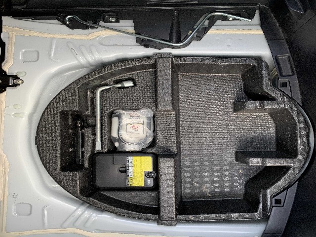 TOYOTA VITZ 2018 Image 27