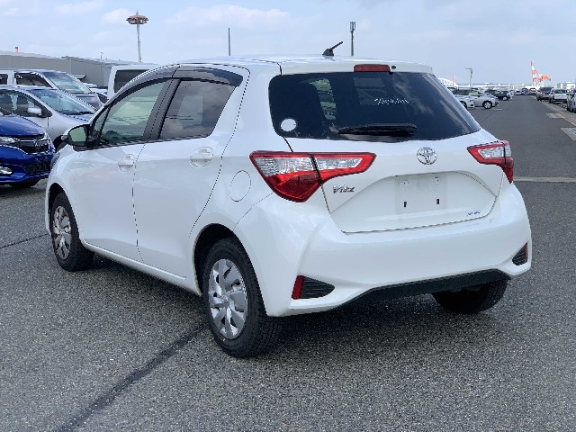 TOYOTA VITZ 2018 Image 29