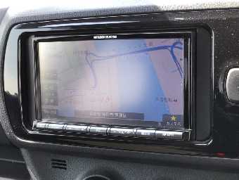 TOYOTA VITZ 2018 Image 9