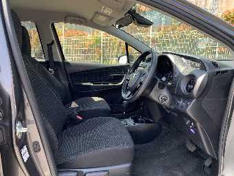 TOYOTA VITZ 2018 Image 15