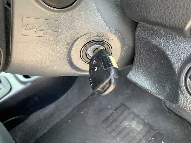 TOYOTA VITZ 2018 Image 22