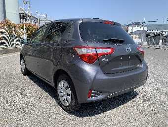 TOYOTA VITZ 2018 Image 18