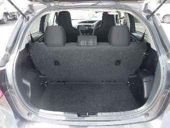 TOYOTA VITZ 2018 Image 8