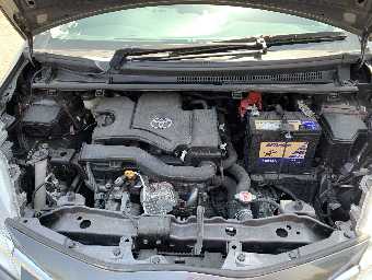 TOYOTA VITZ 2018 Image 9