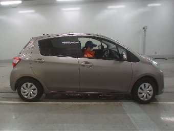 TOYOTA VITZ 2019 Image 3
