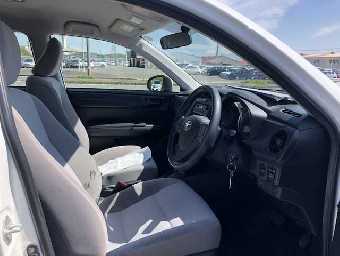 TOYOTA COROLLA AXIO 2017 Image 2