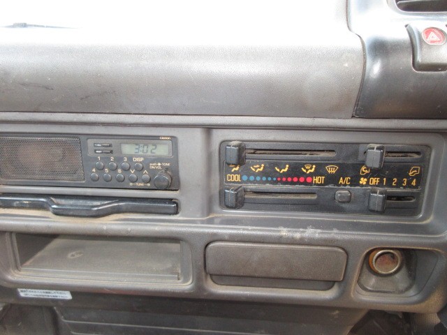 ISUZU ELF DUMP TRUCK 2000 Image 30