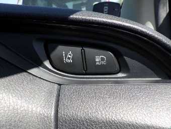 TOYOTA VITZ 2019 Image 11