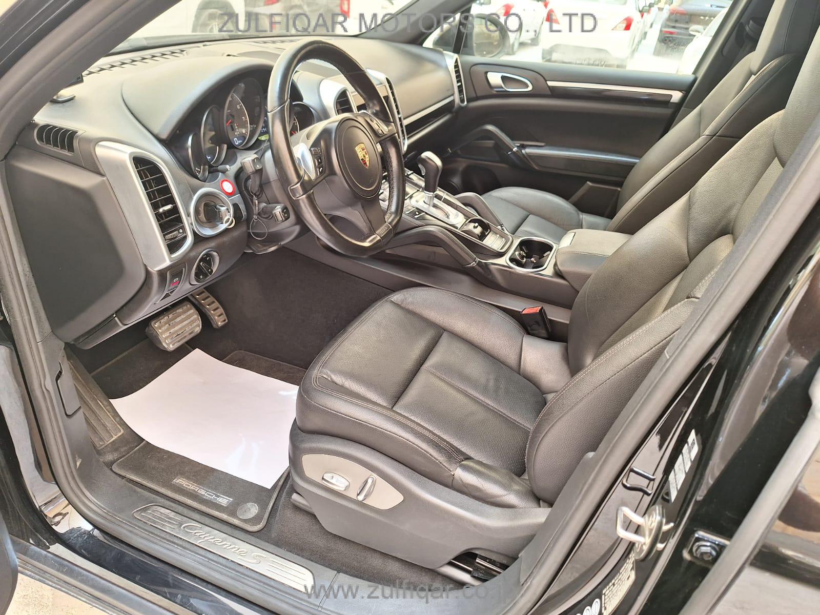 PORSCHE CAYENNE 2011 Image 21