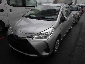 TOYOTA VITZ 2018 Image 13