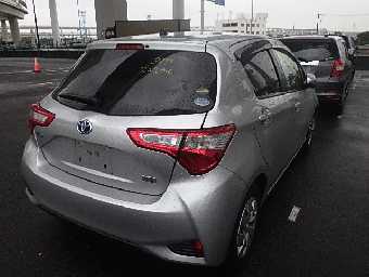 TOYOTA VITZ 2018 Image 15