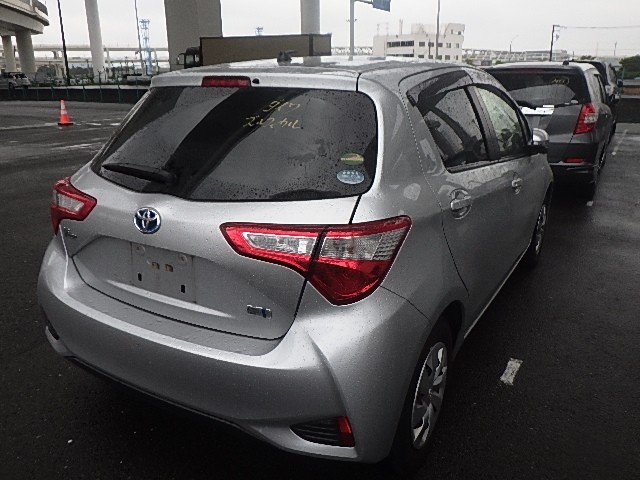 TOYOTA VITZ 2018 Image 21