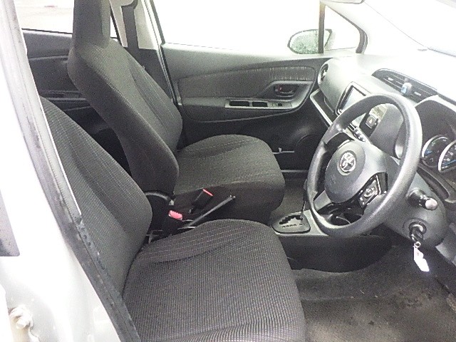 TOYOTA VITZ 2018 Image 28