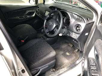 TOYOTA VITZ 2018 Image 5