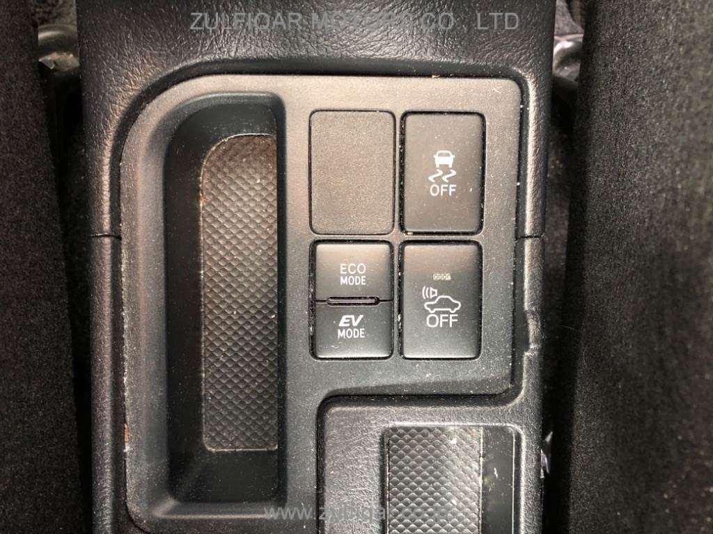 TOYOTA VITZ 2018 Image 8