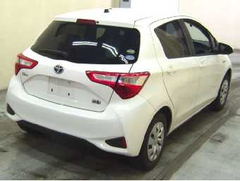 TOYOTA VITZ 2018 Image 2