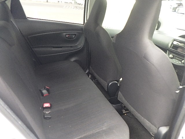 TOYOTA VITZ 2018 Image 21